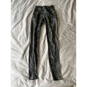 Fabletics PowerHold Camo Leggings Womens XS Grey Black Camouflage Mesh Pocket